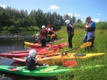 Polttariporukka Kiiminkijoella